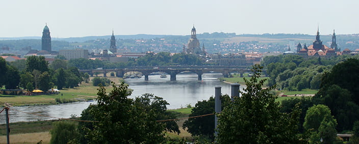 Panoramafoto mit Blick auf die Dresdner Altstadt vom Waldschlösschen